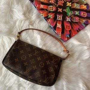Authentic Louis Vuitton Pochette Accessoires